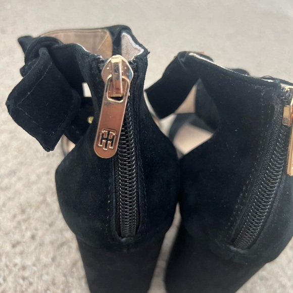tommy hilfiger heels - Picture 5 of 6